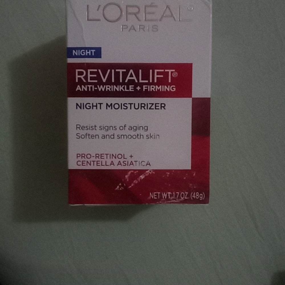 L'Oreal Revitalift Night Moisturizer - Red & White